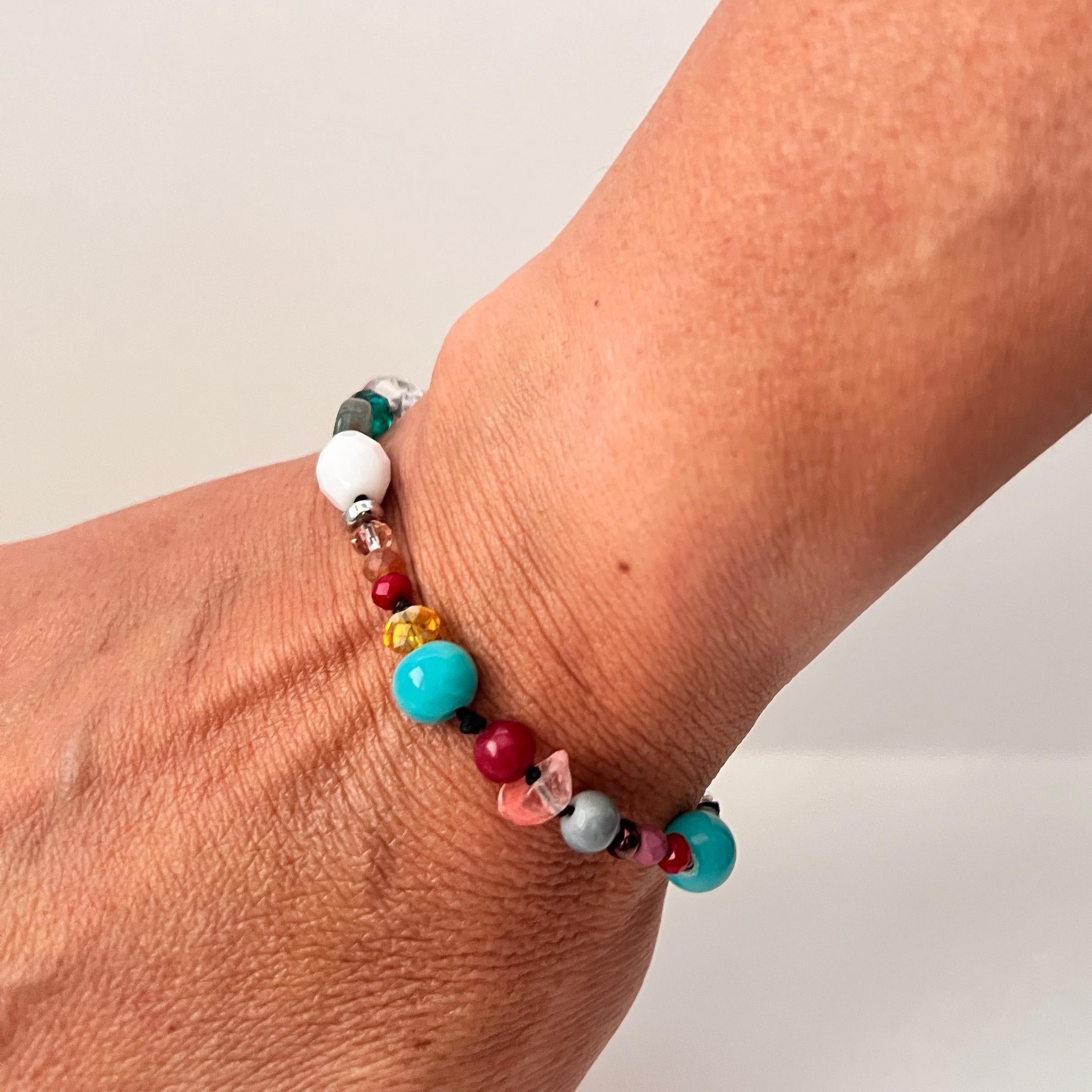 Bracciale con perline spesse e colorate  vintage e pietre preziose