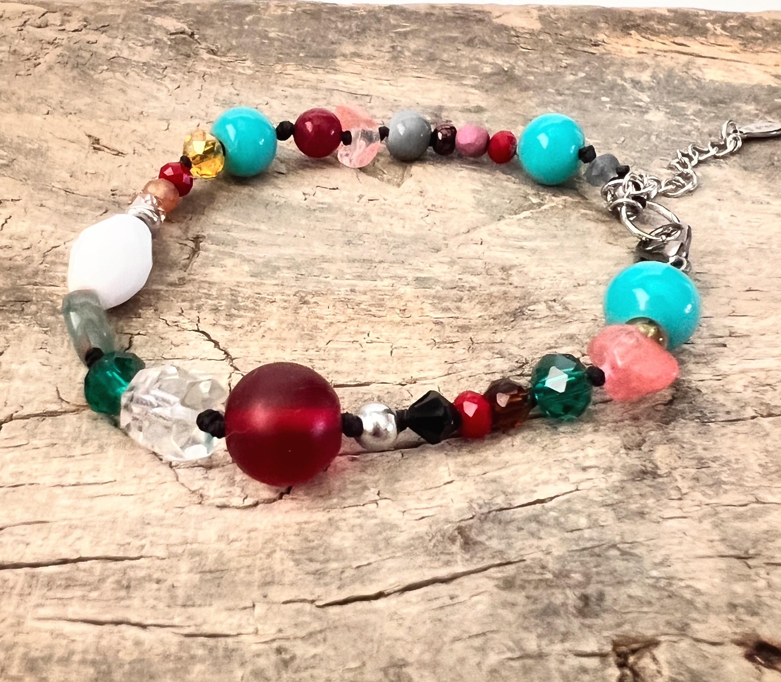 Bracciale con perline spesse e colorate  vintage e pietre preziose